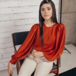 She Owns the Room: How a Silk Blouse Transforms Professional Presence and Confidence How a Silk Blouse Transforms Professional Presence and Confidence